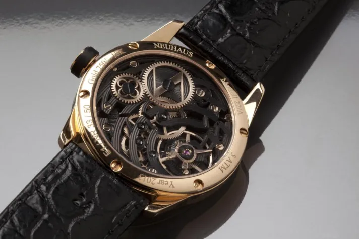 Bild: Sonderedition von NEUHAUS Timepieces in Rotgold