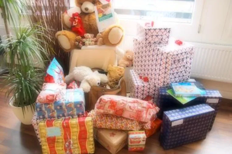Bild: Lebe Fit! Mitglieder spenden Weihnachtspakete für Kinder in Not