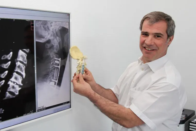 Bild: Komplexe Halswirbelsäulen-Operation an der MEDIAN Orthopädischen Klinik Braunfels bewahrt Patient vor Lähmung