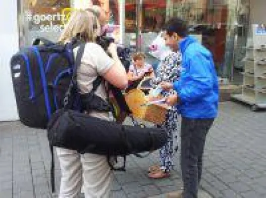 Bild: In Hannover und Hamburg sind die Kühe los! Aktivisten als Kuh verkleidet klären über Milch und ihre Fo