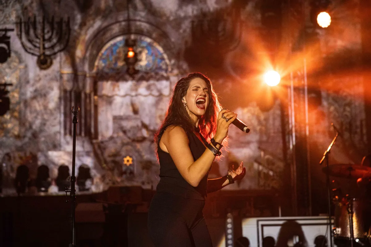 Marina Maximilian, vielseitige Sängerin und Schauspielerin, ist in Israel ein großer Star. (© Boaz Arad)