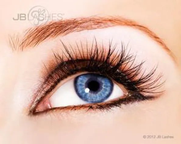 Bild: Wimpern und Wimpernkleber des US-Herstellers JB Lashes endlich auch in Deutschland erhältlich