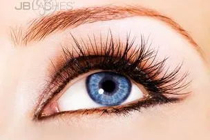 Bild: Wimpern und Wimpernkleber des US-Herstellers JB Lashes endlich auch in Deutschland erhältlich