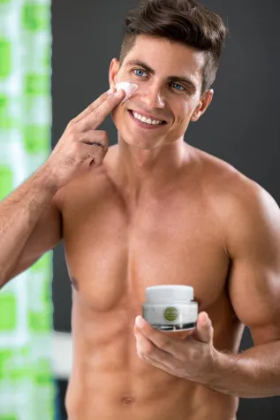 Innovative Gesichtscreme für Alpha-Männer 2in1 After Shave Bild: Innovative Gesichtscreme für Alpha-Männer 2in1 After Shave