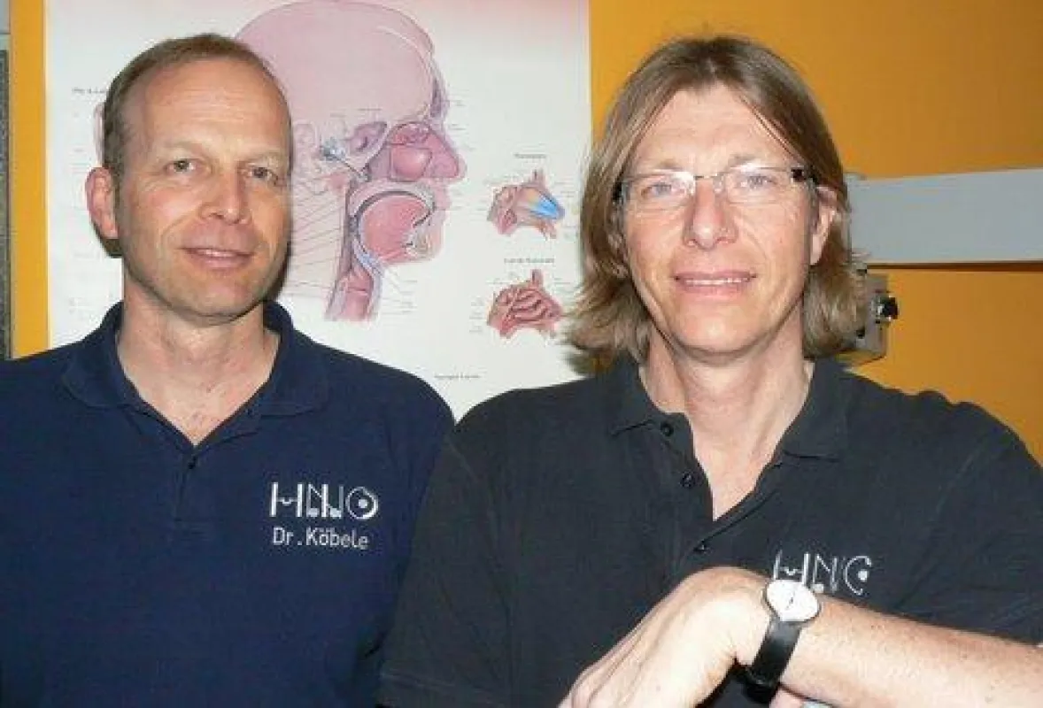 Dr. Mathias Köbele (li.) und Dr. Jörg Schuster können Heuschnupfen-Patienten mit einer neuen Lichttherapie helfen.