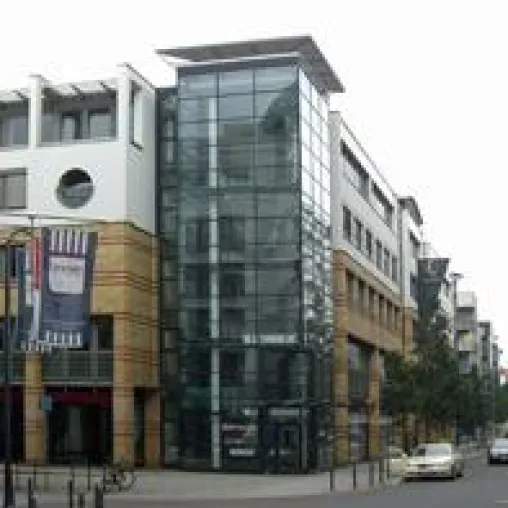Bild: DIP-Partner AENGEVELT vermittelt rd. 1.200 m² Bürofläche in Halle/Saale an ein Call Center