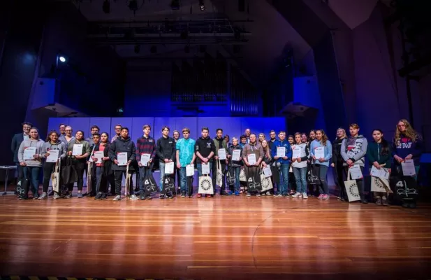 Neues Bildungsprojekt "KOMPASS" startet in Lübeck Bild: Neues Bildungsprojekt "KOMPASS" startet in Lübeck