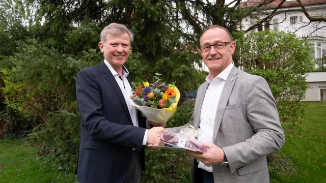 Drei Jahrzehnte im Dienst der Gesundheit: Melcher Franck feiert 30 Jahre bei der Kur + Reha GmbH Bild: Drei Jahrzehnte im Dienst der Gesundheit: Melcher Franck feiert 30 Jahre bei der Kur + Reha GmbH