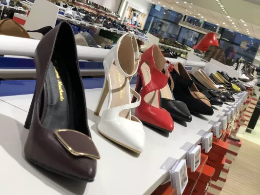 Bild: Elegante Pumps Größe 43 für die modebewusste Frau bei schuhplus in Kaltenkirchen
