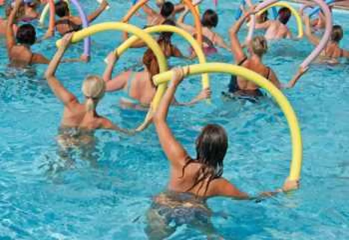 Aqua Fitness ist nicht nur effektiv, sondern ein Spaß für jung und alt.