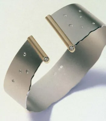 Austellung 25 Jahre Schmuckgestaltung Ursula Scholz in Frankfurt Bild: Austellung 25 Jahre Schmuckgestaltung Ursula Scholz in Frankfurt