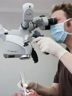 Bild: Erhalten statt Ziehen - Mikropräzise Wurzelbehandlung verlängert die Lebensdauer der Zähne