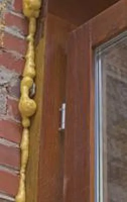 Bild: Gesundheitsgefährdung durch Montageschaum