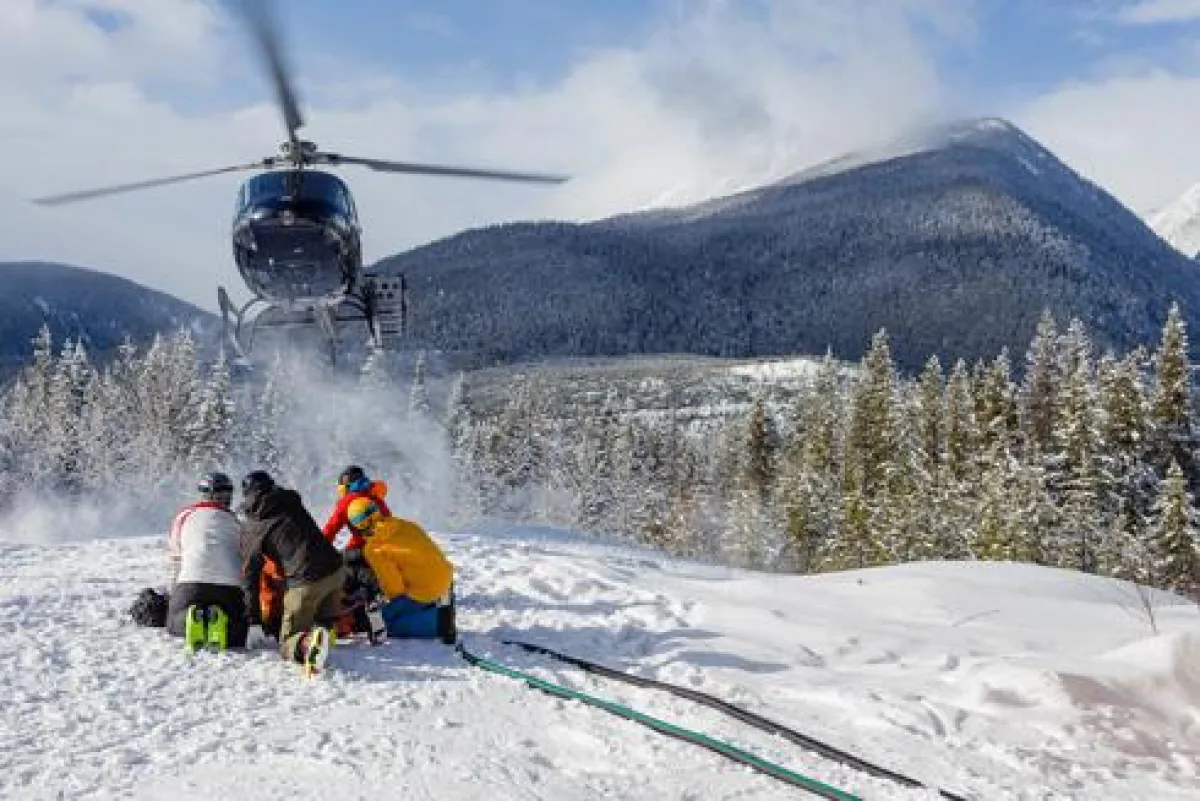 Bilder: bfs / Fasten Your Seatbelts / Great Canadian Heli-Skiing