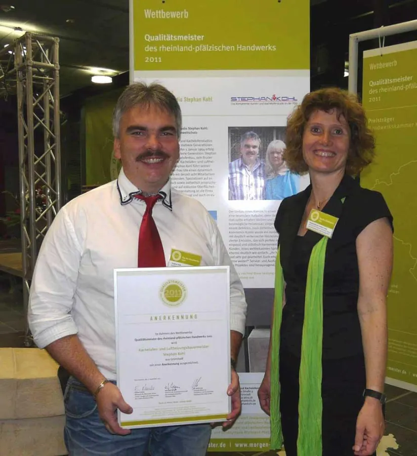 Kachelofenbauermeister Stephan Kohl erhält Auszeichnung von der rheinland-pfälzischen Wirtschaftsministerin Eveline Lemke