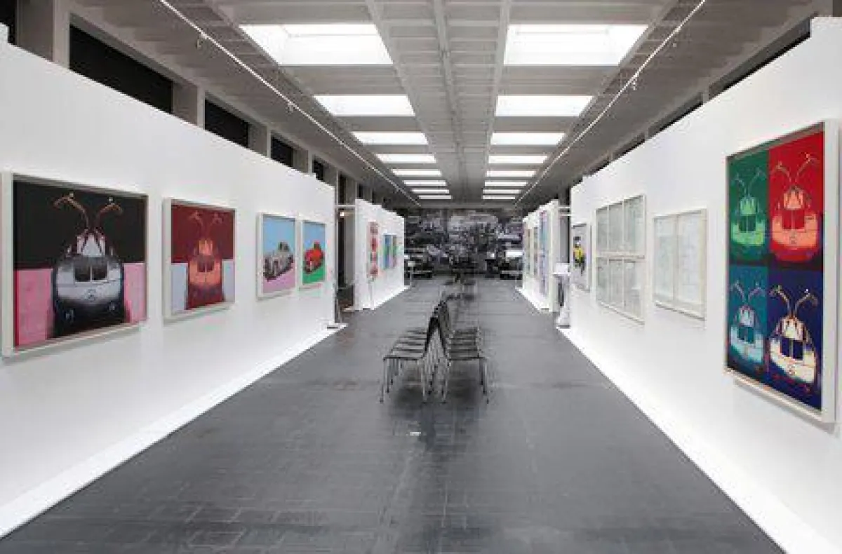 Cars and Art inmitten der Maybachs