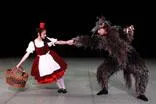 Kinder, helft am Sonntag dem Rotkäppchen und rettet die Großmutter vor dem bösen Wolf Bild: Kinder, helft am Sonntag dem Rotkäppchen und rettet die Großmutter vor dem bösen Wolf