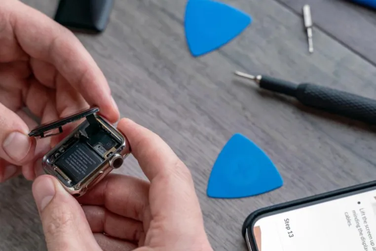 Bild: Am Puls der Zeit: Apple Watch selbst reparieren