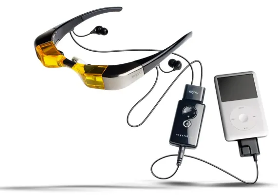 Bild: Videobrillen myvu Crystal und myvu Shades - Viel Spaß für Unterwegs und Daheim