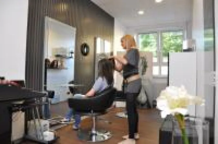 Bild: Mit hochwertiger Haarverlängerung zur Traumfrisur dank Frisurenstudio Reiter in Fulda