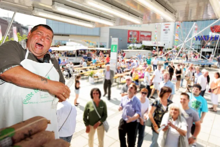 Bild: Marktschreier grölen um die Wette / Wurst-Achim und Co. zu Gast an der Waterfront