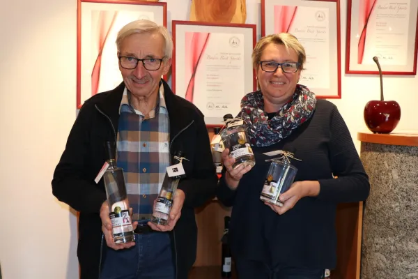 Bild: Edle Brände von Theo Künstel bei Baden Best Spirits mit Ehrenpreisen ausgezeichnet