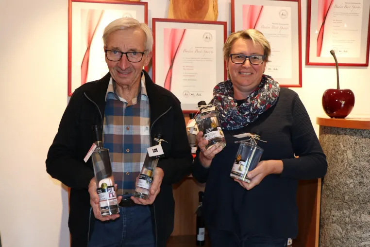 Bild: Edle Brände von Theo Künstel bei Baden Best Spirits mit Ehrenpreisen ausgezeichnet