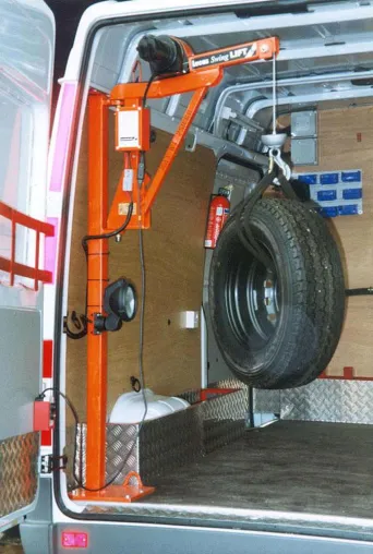 Bild: Flexible Kräne für den Einsatz in Kastenwagen und auf Pritschen