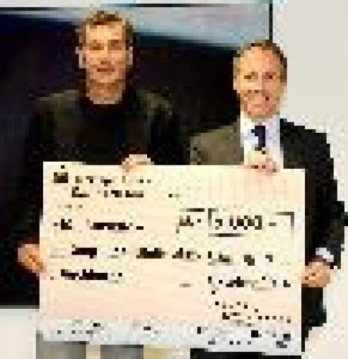 Stiftung Kreissparkasse spendet 5.000 Euro für neue Runde des Projekts „DurchBoxen“ Bild: Stiftung Kreissparkasse spendet 5.000 Euro für neue Runde des Projekts „DurchBoxen“