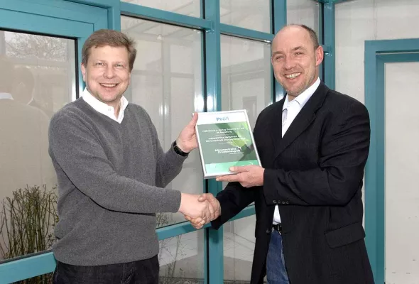 Bild: Druckhaus Pröll in Augsburg druckt künftig klimaneutral mit dem natureOffice Verfahren