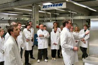 Bild: Elektronikreinigung in Theorie und Praxis