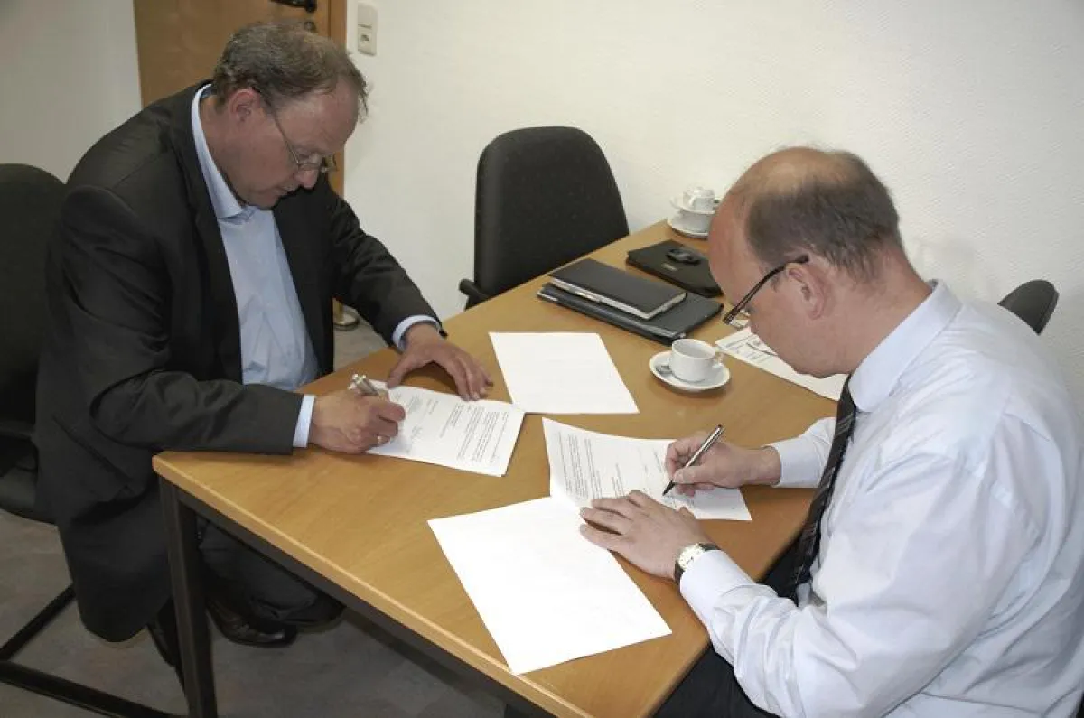 Christof Schwedes, Geschäftsführer 7x7energie GmbH (l.), Wartenbergs Bürgermeister Dr. Olaf Dahlmann