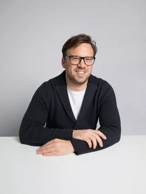 Bild: Steven Cichon führt Brand Spaces Team der Peter Schmidt Group