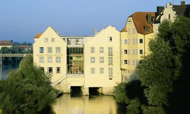 Bild: Tag des offenen Hotels - Kinder-Ostereier-Malaktion im Sorat Insel-Hotel Regensburg