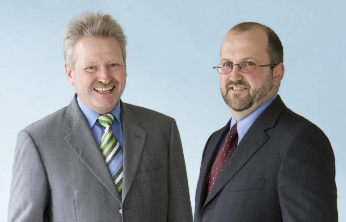 Blicken auf ein erfolgreiches Geschäftsjahr zurück: Wolfgang Lachmann und Michael Preuß, Geschäftsführer der futronic GmbH (v.l.).
