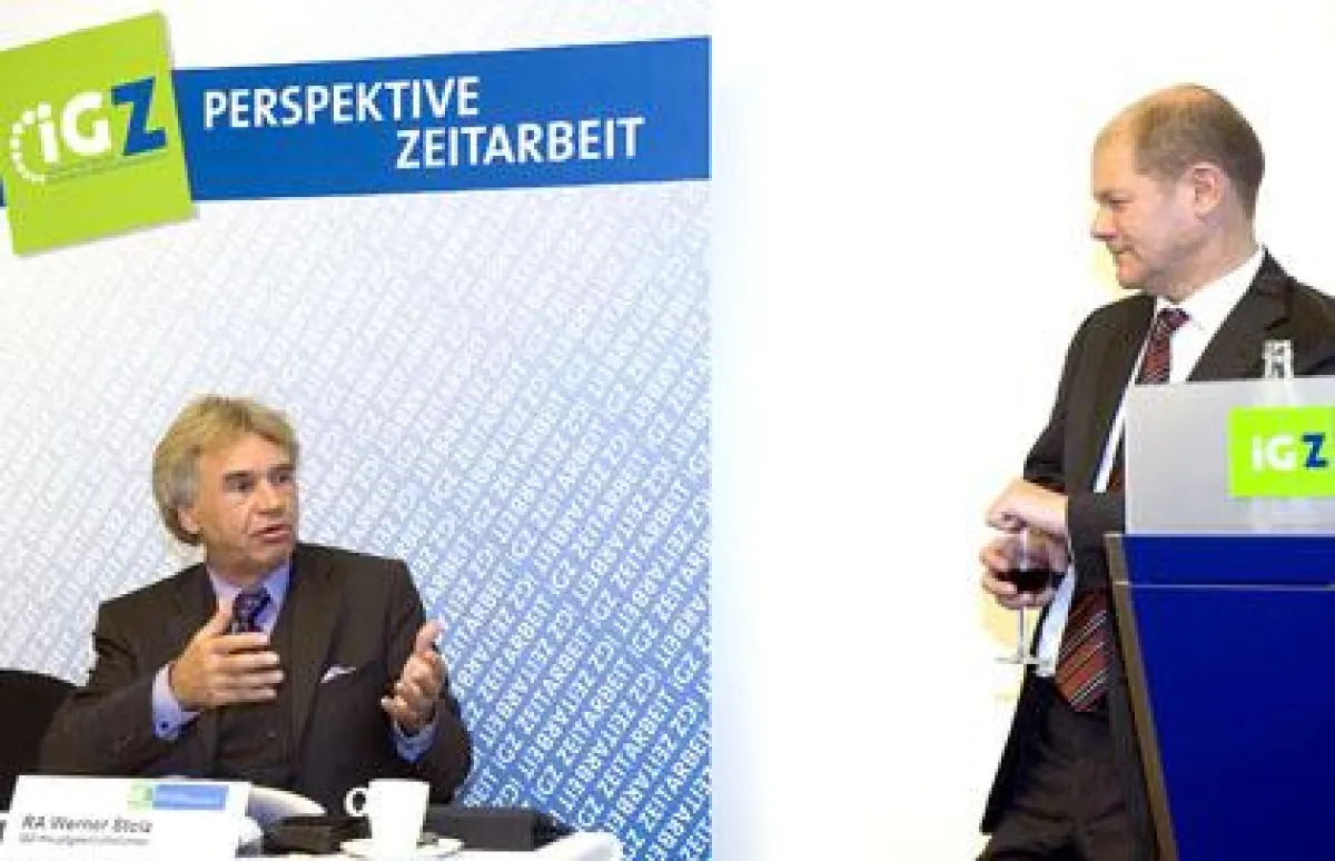 iGZ-Hauptgeschäftsführer RA Werner Stolz kritisierte gegenüber Olaf Scholz (r.) die fehlenden klaren Ansätze der Politik.