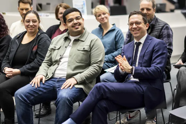 Bild: Minister begrüßt erste Kohorte in neuem Emder Studiengang