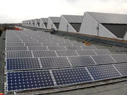 Bild: Solarpark Delitzsch ist in Betrieb - Installation der Photovoltaikaufdachanlage erfolgreich beendet