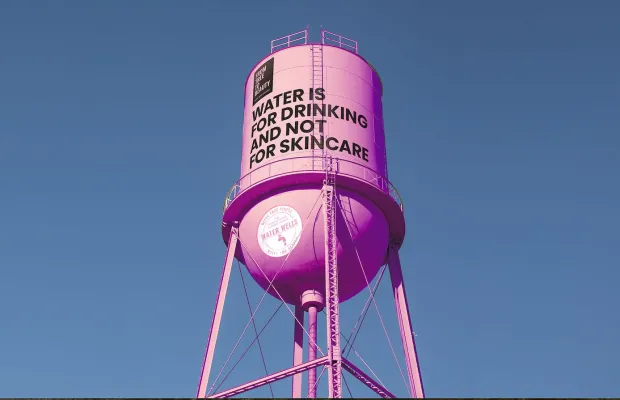 Bild: OLIVE TREE PEOPLE Gründer präsentiert die "Waterless Beauty Initiative" für Afrika