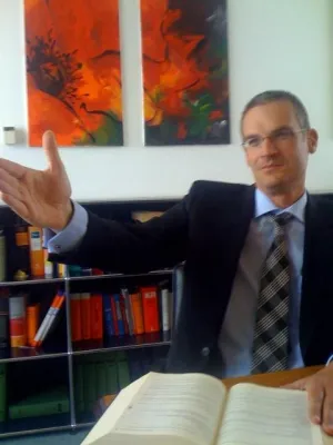 Bild: Fachanwalt für Arbeitsrecht in Frankfurt zum Anspruch des Betriebsrats auf Internet