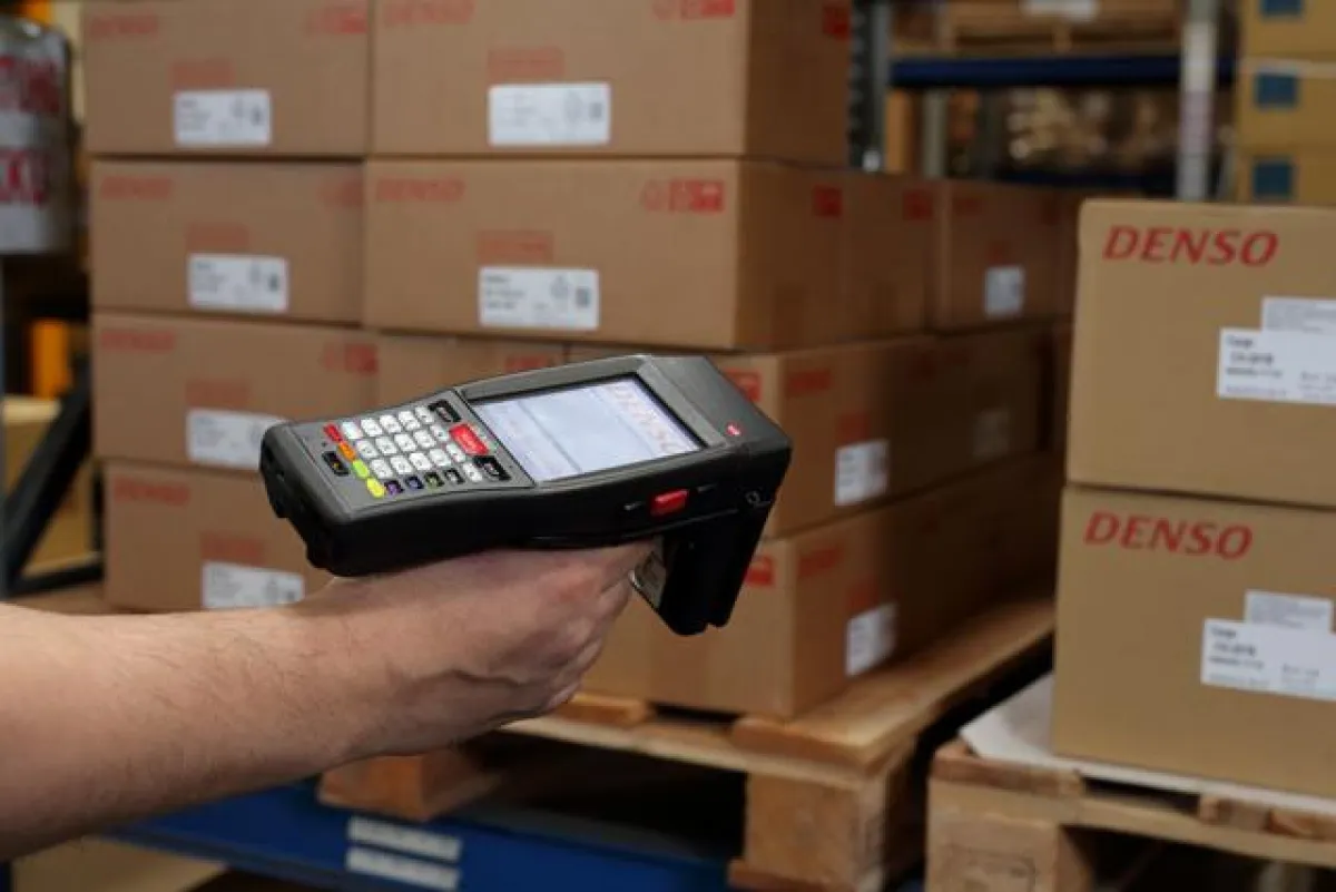 DENSOs Handheld Terminals und Handscanner eignen sich beispielsweise perfekt für Handel und Logistik