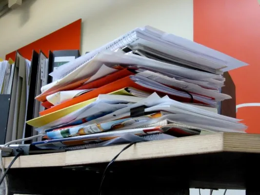Bild: Bundesweite Studie zu Büroordnung zeigt - Chaos auf deutschen Schreibtischen unterschätzt