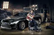 Bild: Mark Ronson präsentiert neuen Lexus LC