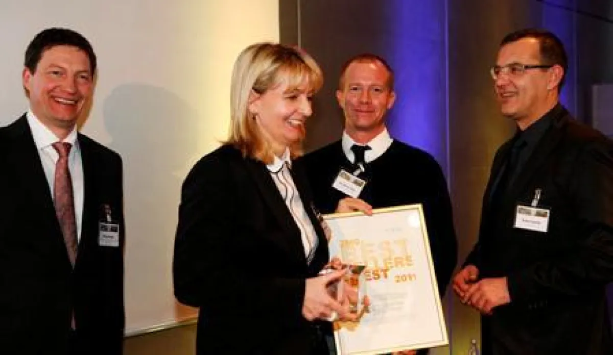 Bildunterschrift (v.l.n.r.): Markus Ruppe, Geschäftsführer, ZMG Zeitungs Marketing Gesellschaft; Ba