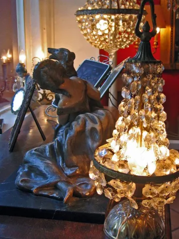 Antike Spiegel bringt Räume zum Leuchten Bild: Antike Spiegel bringt Räume zum Leuchten