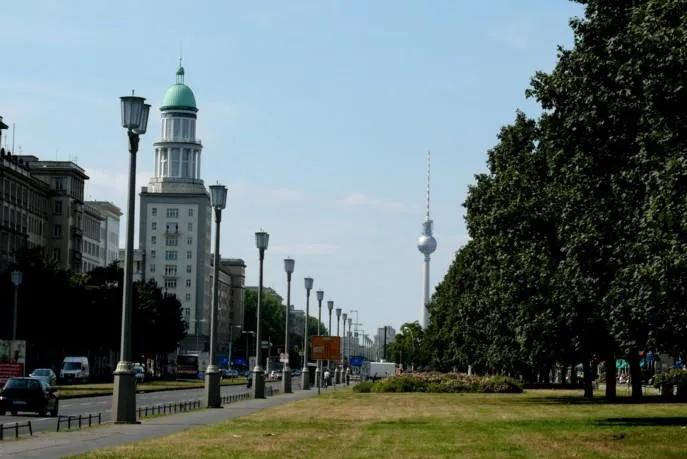 Zum Tag der Einheit nach Berlin-Friedrichshain Bild: Zum Tag der Einheit nach Berlin-Friedrichshain