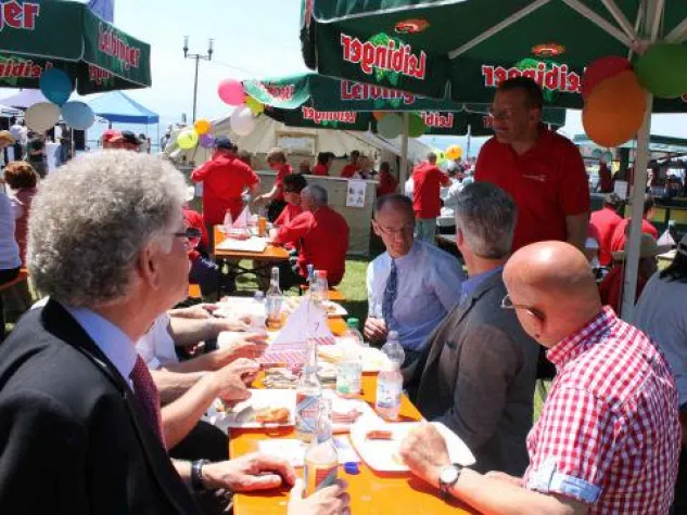 Bild: Inklusiver Biergarten der St. Gallus-Hilfe beim Aktionstag "mittendrin"