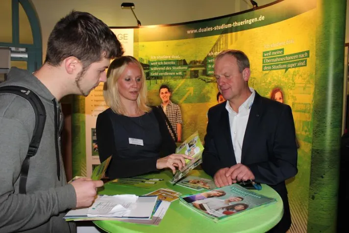 Bild: Hoher Andrang wegen Studienplätzen und Lehrstellen