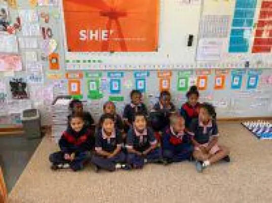 Bild: SHE Informationstechnologie unterstützt Township-Schulzentrum "iThemba"  bei Kapstadt