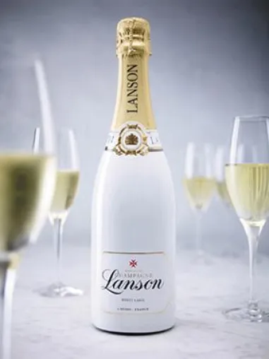 Bild: Lanson White Label – neue Cuvée präsentiert sich in weiß gesleevtem Flaschen-Design